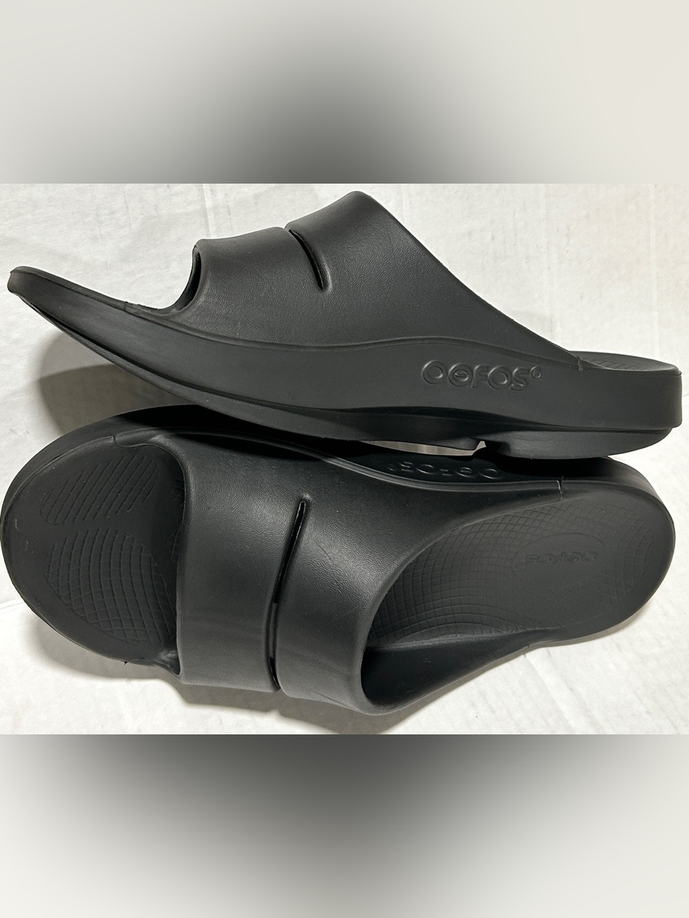 OOFOS Men's Black Recovery Slide Sandals